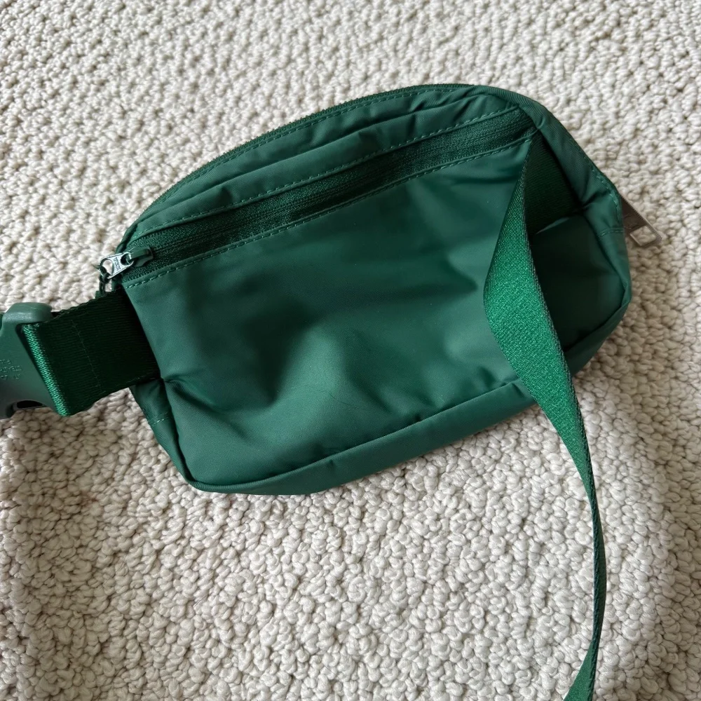 lululemon Belt bag EVERGLADES GREEN